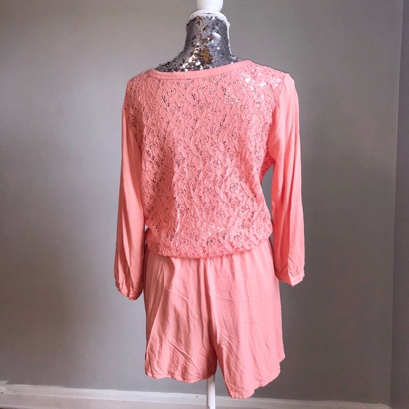 Lace back Romper - Picture 7 of 7